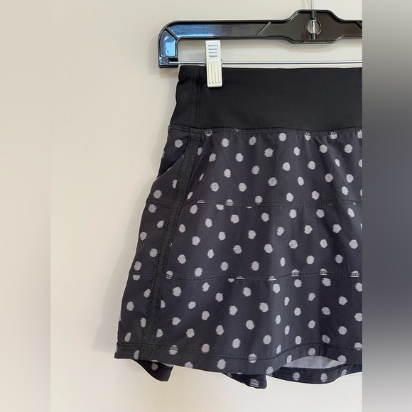 LULULEMON Pace Rival Skirt II (Tall) 4-way Stretch, Black + Gray Polkadot, 2 - Picture 5 of 13